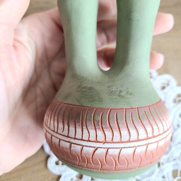 Navajo hand made pottery red clay wedding vase signed by artist. - Picture 5 of 9